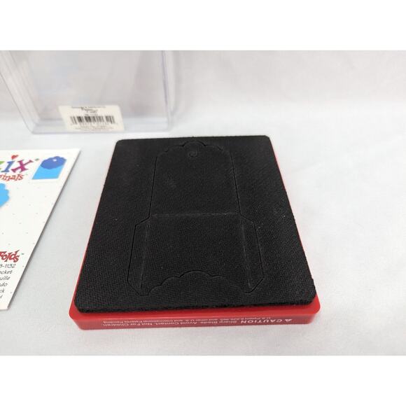 SIZZIX Die 38-1132 Cuts-n-Folds Scallop Pocket Tag Heather Lancaster - Picture 4 of 11